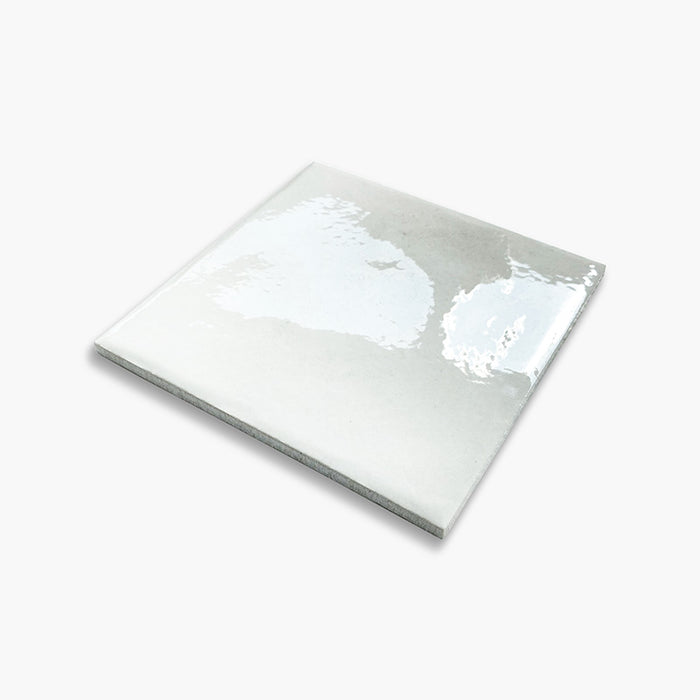 Foto Piastrella da pavimento e rivestimento in gres porcellanato serie Maioliche di Ceramica Valsecchia, colore Bianco 15x15