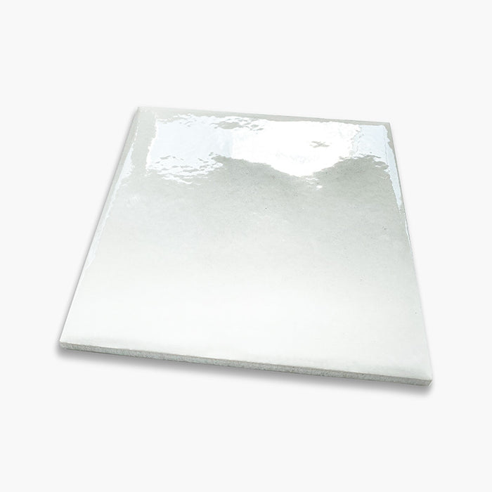 Foto Piastrella da pavimento e rivestimento in gres porcellanato serie Maioliche di Ceramica Valsecchia, colore Bianco 15x15