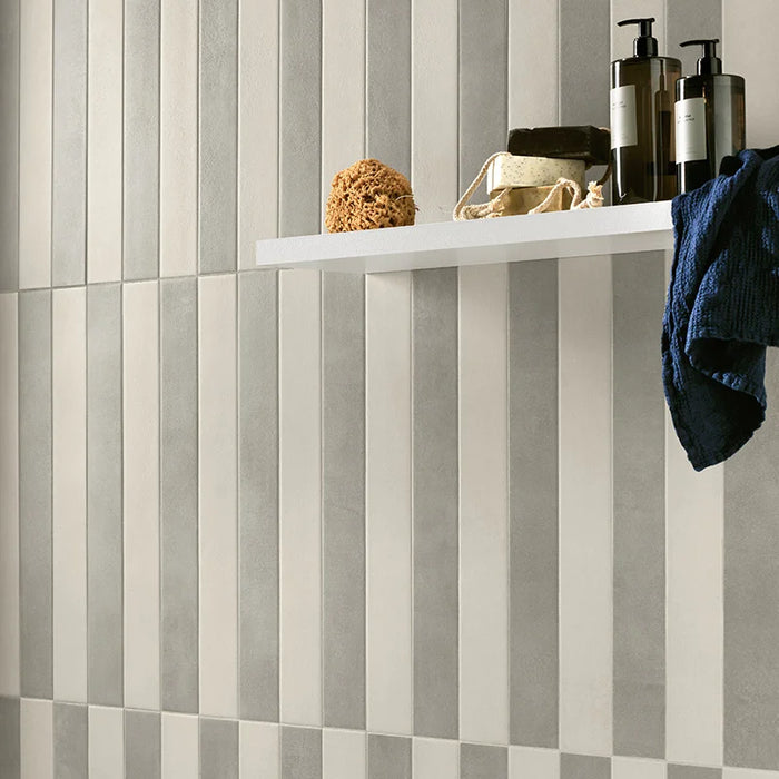 Dettaglio rivestimento in gres porcellanato serie Longarine Brio di Marca Corona, effetto mattoncino, formato 7.5x60, Colore Betulla