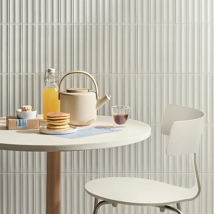 Dettaglio bar con rivestimento in gres porcellanato serie Miniature Rima di Marca Corona, effetto mattoncino 3D, formato 6x24 cm, Colore Brina