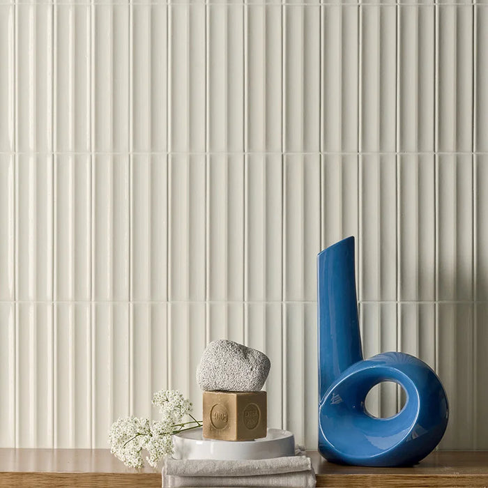 Rivestimento in gres porcellanato serie Miniature Rima di Marca Corona, effetto mattoncino 3D, formato 6x24 cm, Colore Burro