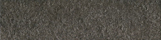 Dettaglio Piastrella da rivestimento in gres porcellanato serie Miniature Fornace di Marca Corona, effetto mattoncino materico e strutturato, formato 6x24, Colore Nero Fumo