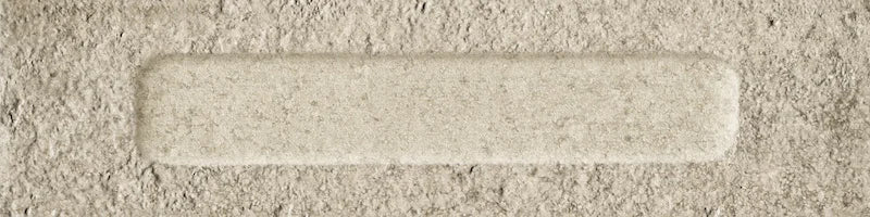 Dettaglio Piastrella da rivestimento in gres porcellanato serie Miniature Fornace di Marca Corona, effetto mattoncino rigato materico e strutturato, formato 6x24, Colore Formella Argilla Naurale