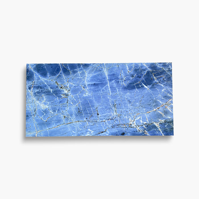 Dettaglio Piastrella per pavimento e rivestimento in gres porcellanato effetto marmo lucido, serie La Marmoteca di Gardenia orchidea, colore denim blue 60x120 lux 1