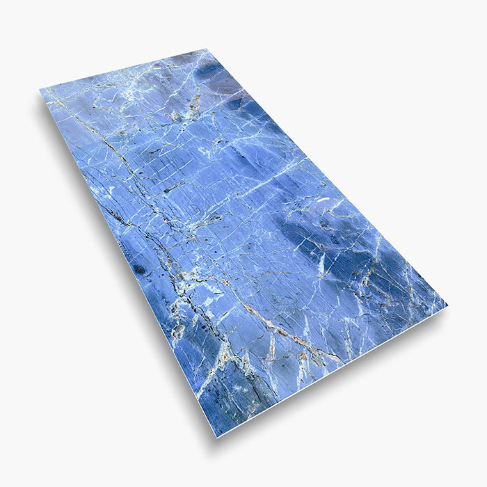 Dettaglio Piastrella per pavimento e rivestimento in gres porcellanato effetto marmo lucido, serie La Marmoteca di Gardenia orchidea, colore denim blue 60x120 lux 1