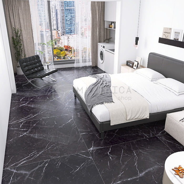 Monolocale moderno con pavimento in gres porcellanato effetto marmo Lucido, della collezione La Marmoteca di Gardenia Orchidea, formato 120x120, colore Marquinia Black