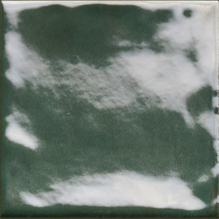 Dettaglio piastrella per rivestimento in gres porcellanato effetto mattoncino lucido 10x10 cm della collezione Marrakech, colore Green di Ceramica Rondine