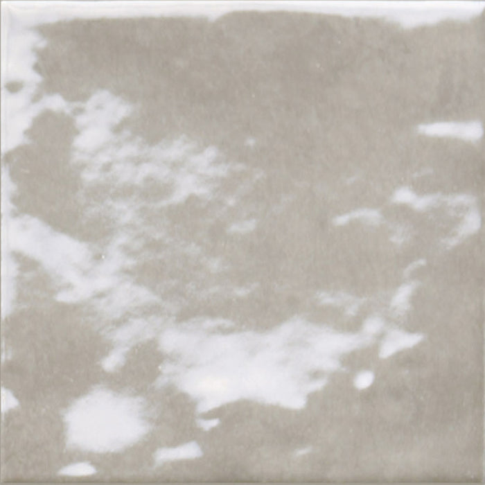 Dettaglio piastrella per rivestimento in gres porcellanato effetto mattoncino lucido 10x10 cm della collezione Marrakech, colore Light Grey di Ceramica Rondine