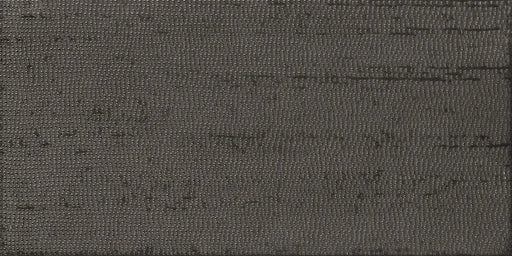 Dettaglio piastrella da rivestimento in gres porcellanato effetto materico 30x60 cm, della collezione Matter, colore Raw Leather, di Ceramica Settecento