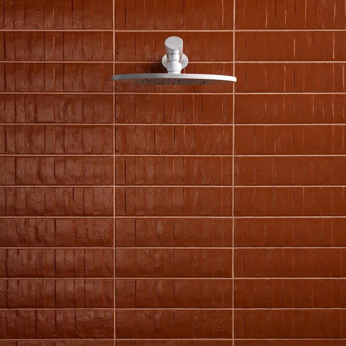 Dettaglio muro con rivestimento in gres porcellanato effetto matoncino 7,4x30 cm, della collezione Matter, colore Orange Stick, di Ceramica Settecento