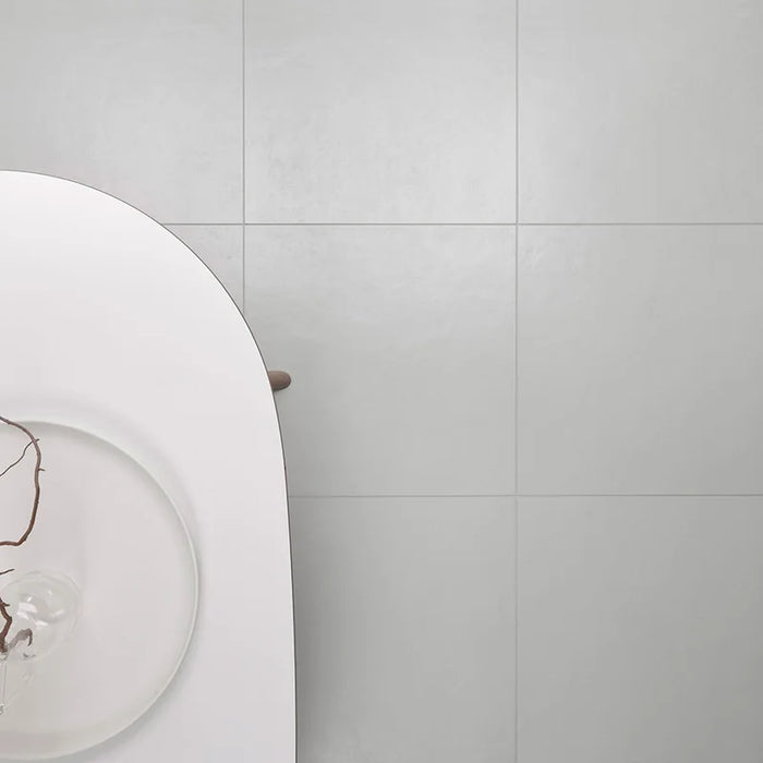 Dettaglio pavimento in gres porcellanato effettoresina 60x60 cm, della collezione Matter, colore Plaster, di Ceramica Settecento