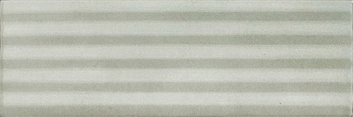 Dettaglio piastrella in gres porcellanato effetto mattoncino rigato lucido della collezione Mini di self style by keradom, colore Mint Stripes Glossy, formato piccolo rettangolare 5x15