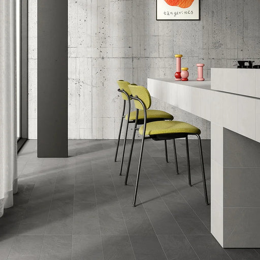 Piastrella gres Multiforma Ardesia 15x90 cm Eccentrico, effetto resina opaco.