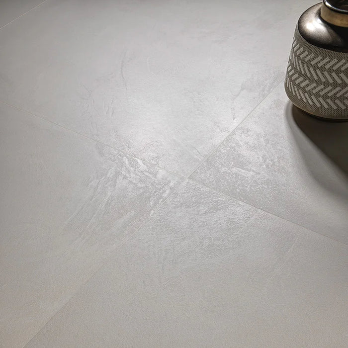 Piastrella gres Multiforma Ghiaccio 90x90 cm Eccentrico, effetto resina opaco.