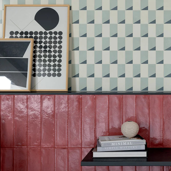 Dettaglio rivestimento in gres porcellanato serie Multiforme 1741 di Marca Corona, effetto mattoncino lucido, formato 7.5x30 cm, Colore Ametista