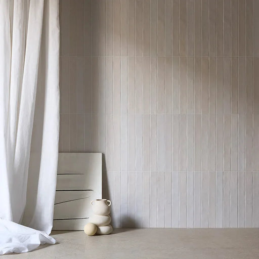 Rivestimento Gres Neo Comfort White 4.6x37.5 Eccentrico, effetto mattoncino opaco.