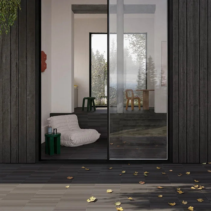 Casa Moderna con Piastrella Gres Neo Intense Grey 4.6x37.5 Eccentrico, effetto mattoncino opaco.