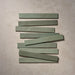 Piastrelle Gres Neo Cool Green 4.6x37.5 Eccentrico, effetto mattoncino opaco.