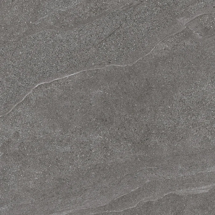 Dettaglio piastrella in gres porcellanato effetto pietra naturale scandinava della Collezione Nordic Stone di Ceramica Settecento, colore Anthracite 60x60