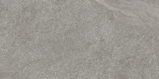 Dettaglio piastrella in gres porcellanato effetto pietra naturale scandinava della Collezione Nordic Stone di Ceramica Settecento, colore Grey 40x80