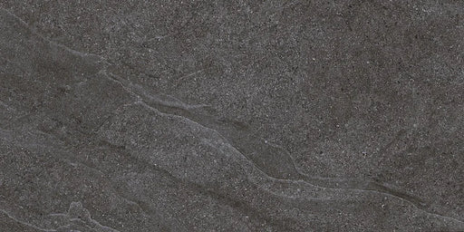 Dettaglio piastrella in gres porcellanato effetto pietra naturale scandinava della Collezione Nordic Stone di Ceramica Settecento, colore Black 40x80