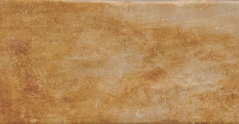 Dettaglio piastrella per pavimento e rivestimento in gres porcellanato effetto cotto opaco 13x25 cm della collezione Recovery Stone, colore Ocra di Ceramica Rondine