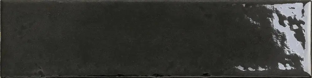 Dettaglio piastrella per rivestimento in gres porcellanato effetto mattoncino lucido Brick 7,5x30 cm della collezione Oxida, colore Black di Ceramica Settecento