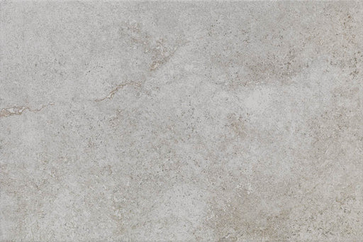 dettaglio piastrella da pavimento per esterni in gres porcellanato smaltato opaco effetto pietra naturale francese della collezione Occitanie di Paul & Co Ceramiche, formato 40x60 antiscivolo r11, colore Grigio