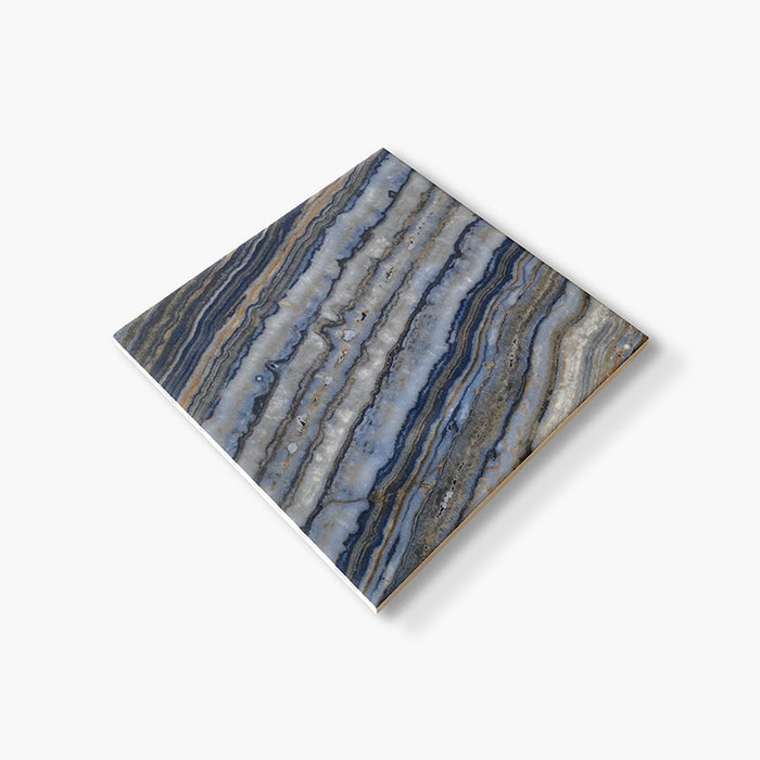 Dettaglio piastrella per pavimento e rivestimento in gres porcellanato effetto pietra spaziale. Collezione Swimming Pool di Ceramica Valsecchia, formato 15x15, Onyx Blue