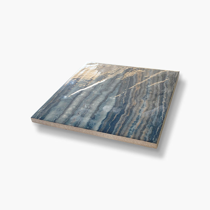 Dettaglio piastrella per pavimento e rivestimento in gres porcellanato effetto pietra spaziale. Collezione Swimming Pool di Ceramica Valsecchia, formato 15x15, Onyx Green