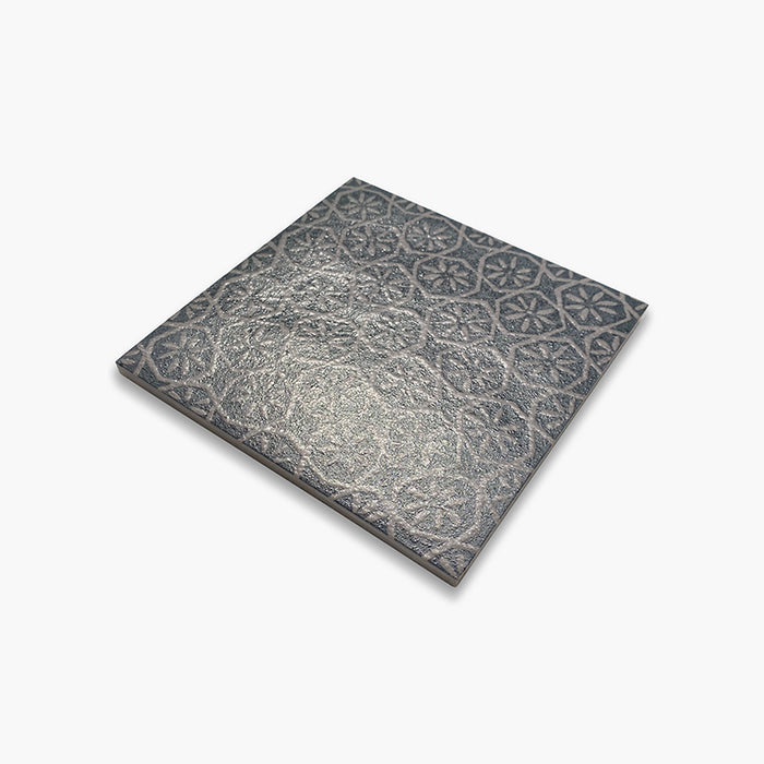 Foto piastrella in gres porcellanato decorata, collezione origini di self style by keradom. decoro maua 15x15 colore carbon