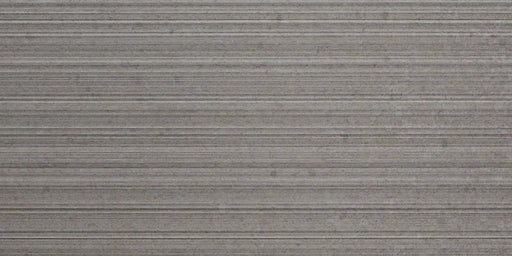 Piastrella per rivestimenti in gres porcellanato effetto pietra rigata, formato 30x60 cm, colore antracite, Otto Fango Graffio di 41zero42