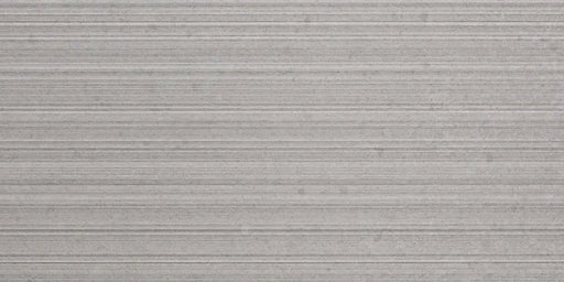 Piastrella per rivestimenti in gres porcellanato effetto pietra rigata, formato 30x60 cm, colore grigio, Otto Grigio Graffio di 41zero42