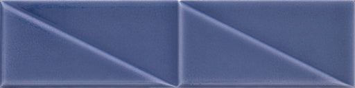 Dettaglio piastrella da rivestimento in effetto mattoncino Lucido 7,5x30, con decoro geometrico a rilievo, colore Denim, collezione Outfit di ceramica Settecento