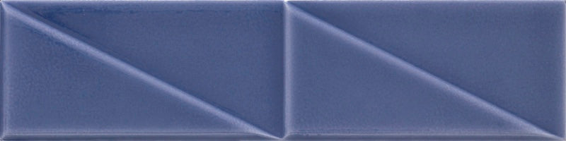 Dettaglio piastrella da rivestimento in effetto mattoncino Lucido 7,5x30, con decoro geometrico a rilievo, colore Denim, collezione Outfit di ceramica Settecento