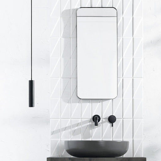 Dettaglio piastrella da rivestimento effetto mattoncino Opaco 7,5x30, con decoro geometrico a rilievo, colore Matt White, collezione Outfit di ceramica Settecento