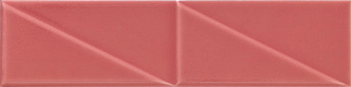 Dettaglio piastrella da rivestimento in effetto mattoncino Lucido 7,5x30, con decoro geometrico a rilievo, colore Scarlet, collezione Outfit di ceramica Settecento