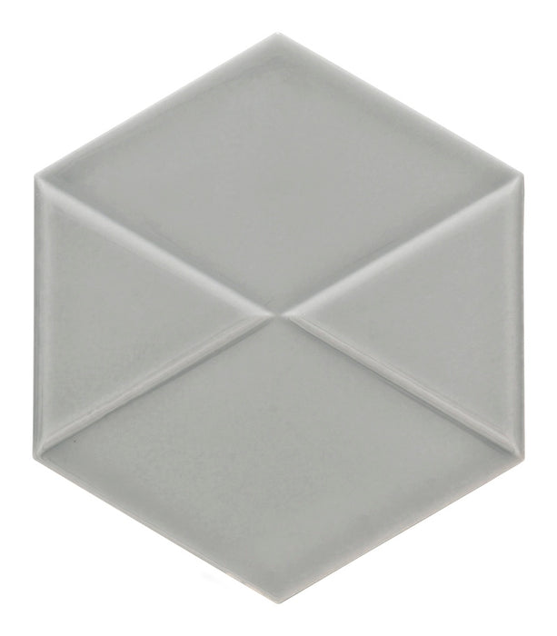 Dettaglio piastrella da rivestimento in formato esagonale Lucido 15x18, con decoro geometrico a rilievo, colore Smoke, collezione Outfit di ceramica Settecento