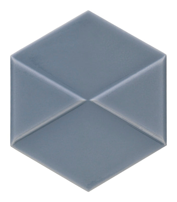 Dettaglio piastrella da rivestimento in formato esagonale Lucido 15x18, con decoro geometrico a rilievo, colore Storm, collezione Outfit di ceramica Settecento