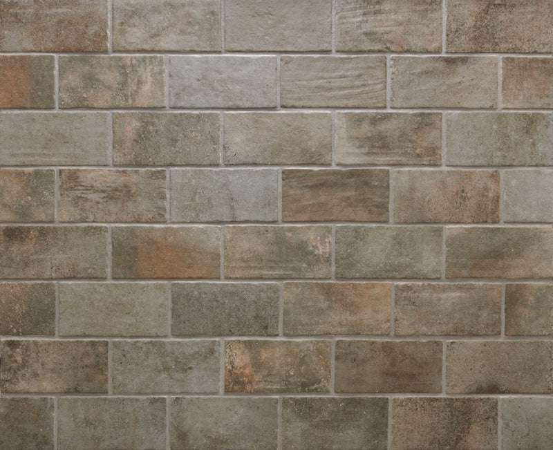 Dettaglio piastrella per pavimento e rivestimento in gres porcellanato effetto cotto opaco 13x25 cm della collezione Recovery Stone, colore Mud di Ceramica Rondine