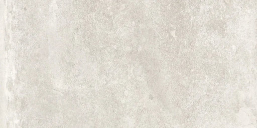 Piastrella in gres porcellanato effetto pietra vissuta della collezione Provence di Ceramica Rondine, formato 30x60 cm, colore Light Grey