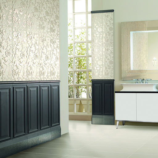 Dettaglio piastrella per rivestimento in gres porcellanato effetto decoro floreale 24x72 cm, collezione Park Avenue di Ceramica Settecento, colore White