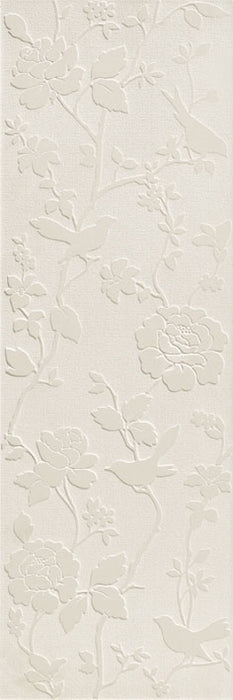 Dettaglio piastrella per rivestimento in gres porcellanato effetto decoro floreale 24x72 cm, collezione Park Avenue di Ceramica Settecento, colore White