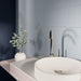 Bagno moderno con rivestimento in pasta bianca effetto tinta unita della collezione Pastel di Savoia Italia, formato 20x60 cm, colore Denim Matt