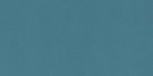 Dettaglio piastrella per pavimento e rivestimento in gres porcellanato effetto tinta unita opaco della collezione Pastelli di Alfalux, formato 45x90, colore Topazio