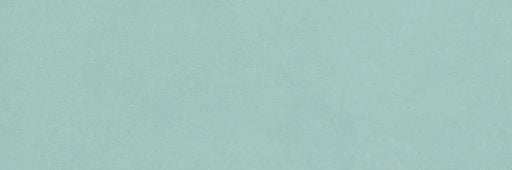 Dettaglio piastrella per pavimento e rivestimento in gres porcellanato effetto tinta unita opaco della collezione Pastelli di Alfalux, formato 30x90, colore Turchese