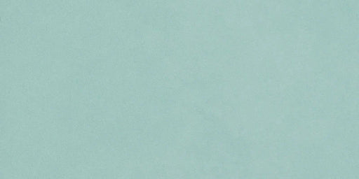 Dettaglio piastrella per pavimento e rivestimento in gres porcellanato effetto tinta unita opaco della collezione Pastelli di Alfalux, formato 45x90, colore Turchese