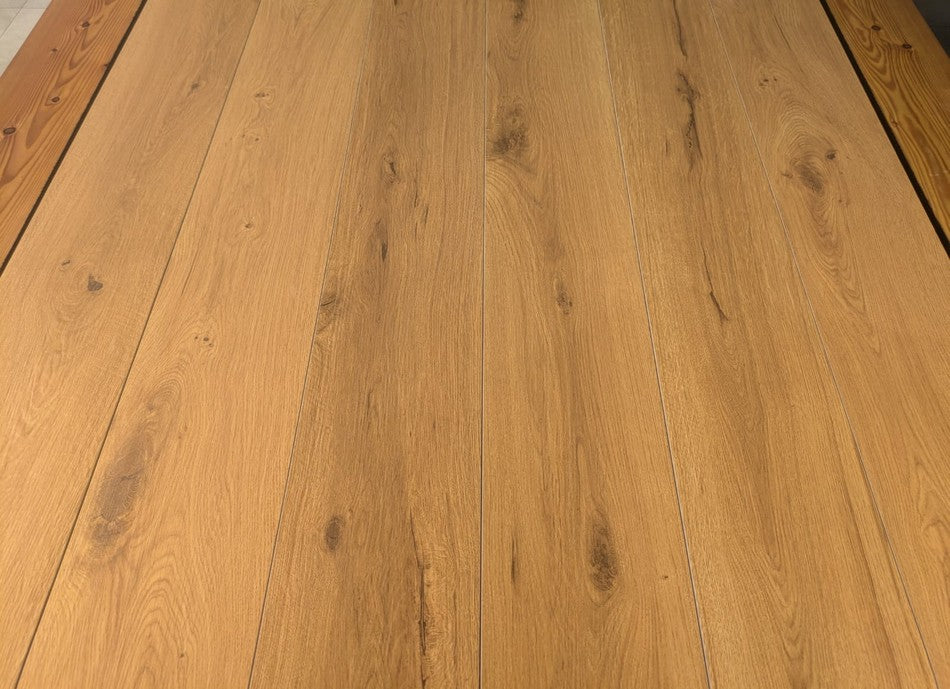 Dettaglio Pavimento in Gres Porcellanato effetto legno Regal Wood Honey 20x120 rettificato 3