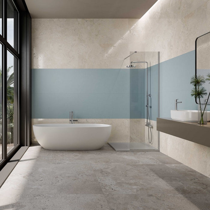 Bagno Minimale con piastrelle effetto pietra. pavimento realizzato con mattone effetto pietra 60x120, collezione Pietra Viva di Gardenia Orchidea colore Grey