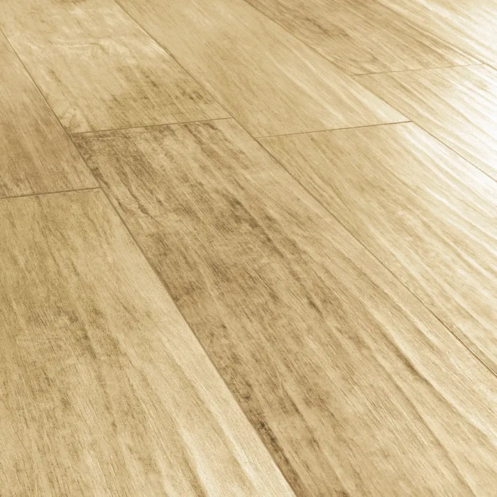 Ambientazione con piastrelle in gres porcellanato effetto Legno naturale, collezione Plank di Settecento Ceramica, colore Acero 30x120